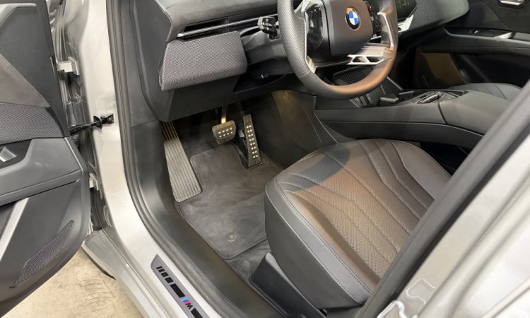 Nettoyage intérieur et extérieur de cette BMW à CORBAS