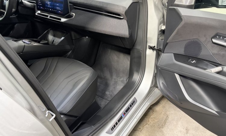 Nettoyage intérieur et extérieur de cette BMW à CORBAS