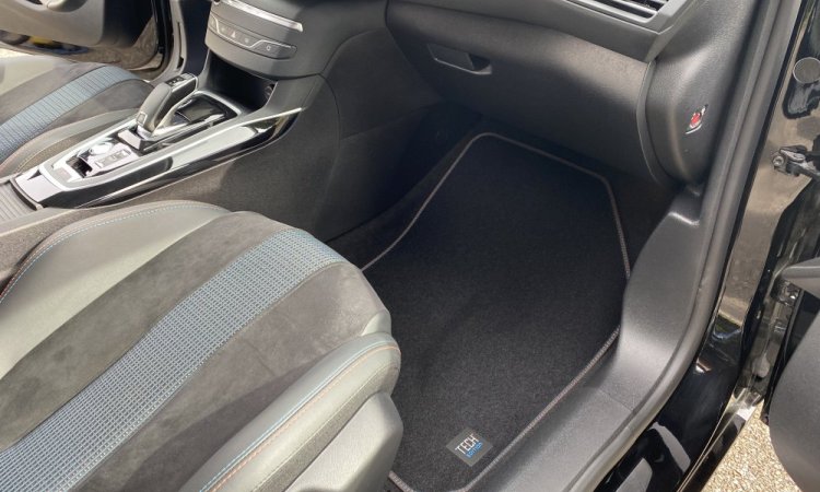 Nettoyage intérieur pour cette PEUGEOT 308