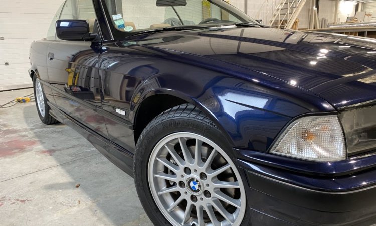 Nettoyage intérieur et extérieur BMW CABRIOLET à SAINT QUENTIN FALLAVIER.