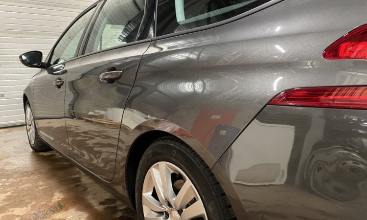 Nettoyage extérieur voiture avec une technologie sans eau à Bourgoin Jallieu. WASHER AUTO