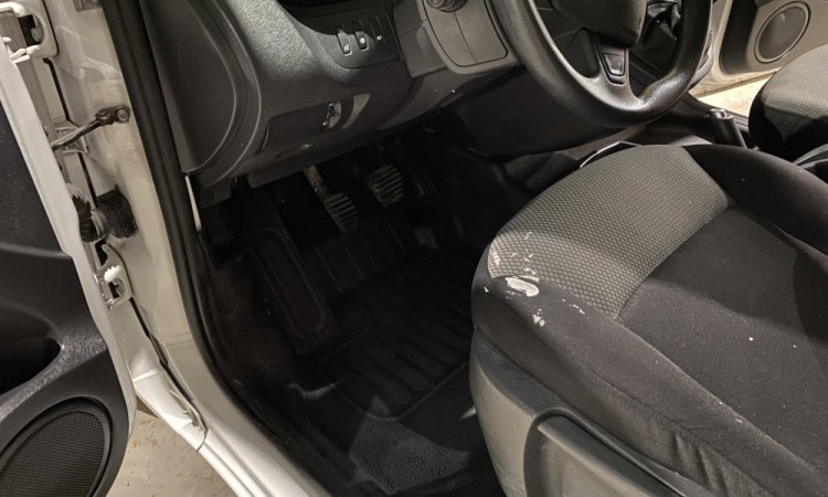 Nettoyage intérieur Renault Kangoo à Bourgoin Jallieu