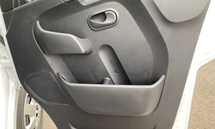 Nettoyage intérieur de cabine RENAULT MASTER à CORBAS.