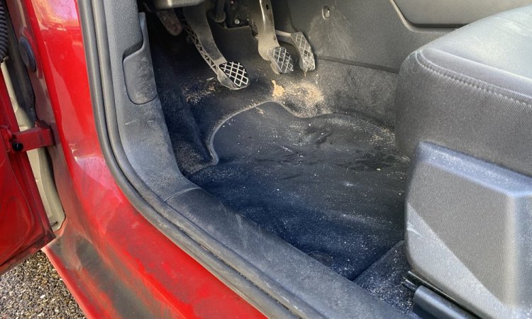 Lavage intérieur et extérieur AUDI A1 ROUGE à BOURGOIN-JALLIEU