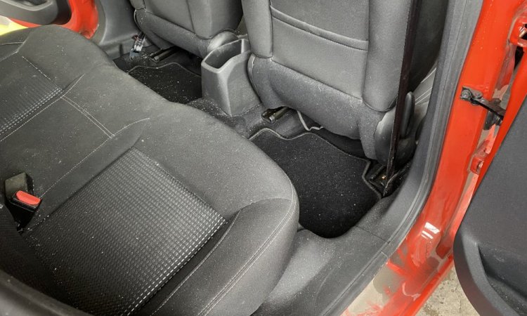 Nettoyage intérieur de voiture à domicile. WASHER AUTO