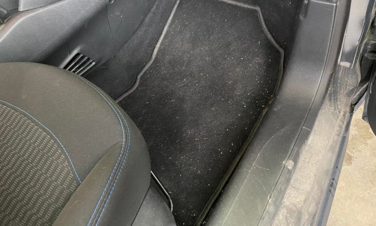 Nettoyage intérieur Peugeot 208 à Corbas. WASHER AUTO