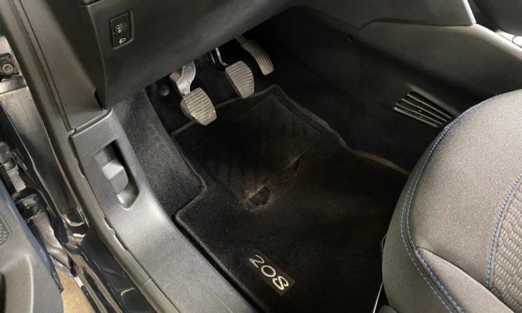 Nettoyage intérieur de voiture à domicile à Saint Priest. WASHER-AUTO